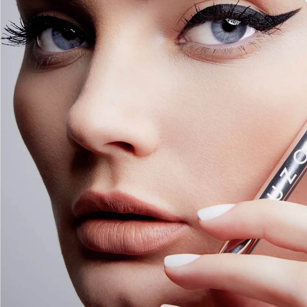 UZO Blaque Liquide Eyeliner - Picture 4 of 5